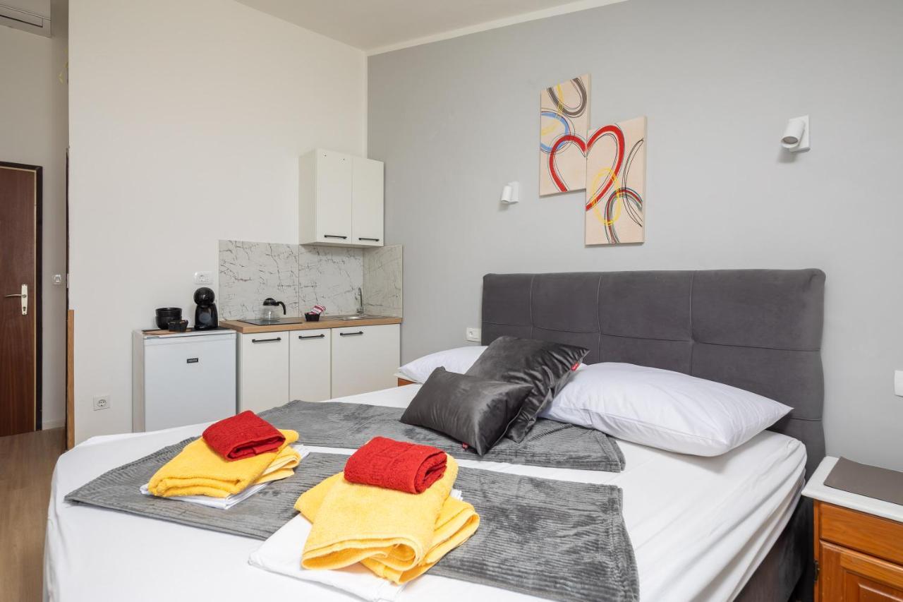 Beach Apartments Borovina Stanici Ngoại thất bức ảnh