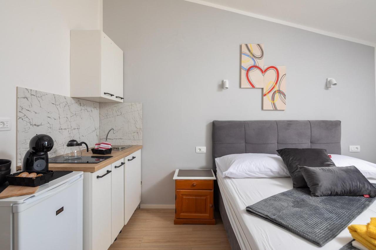 Beach Apartments Borovina Stanici Ngoại thất bức ảnh