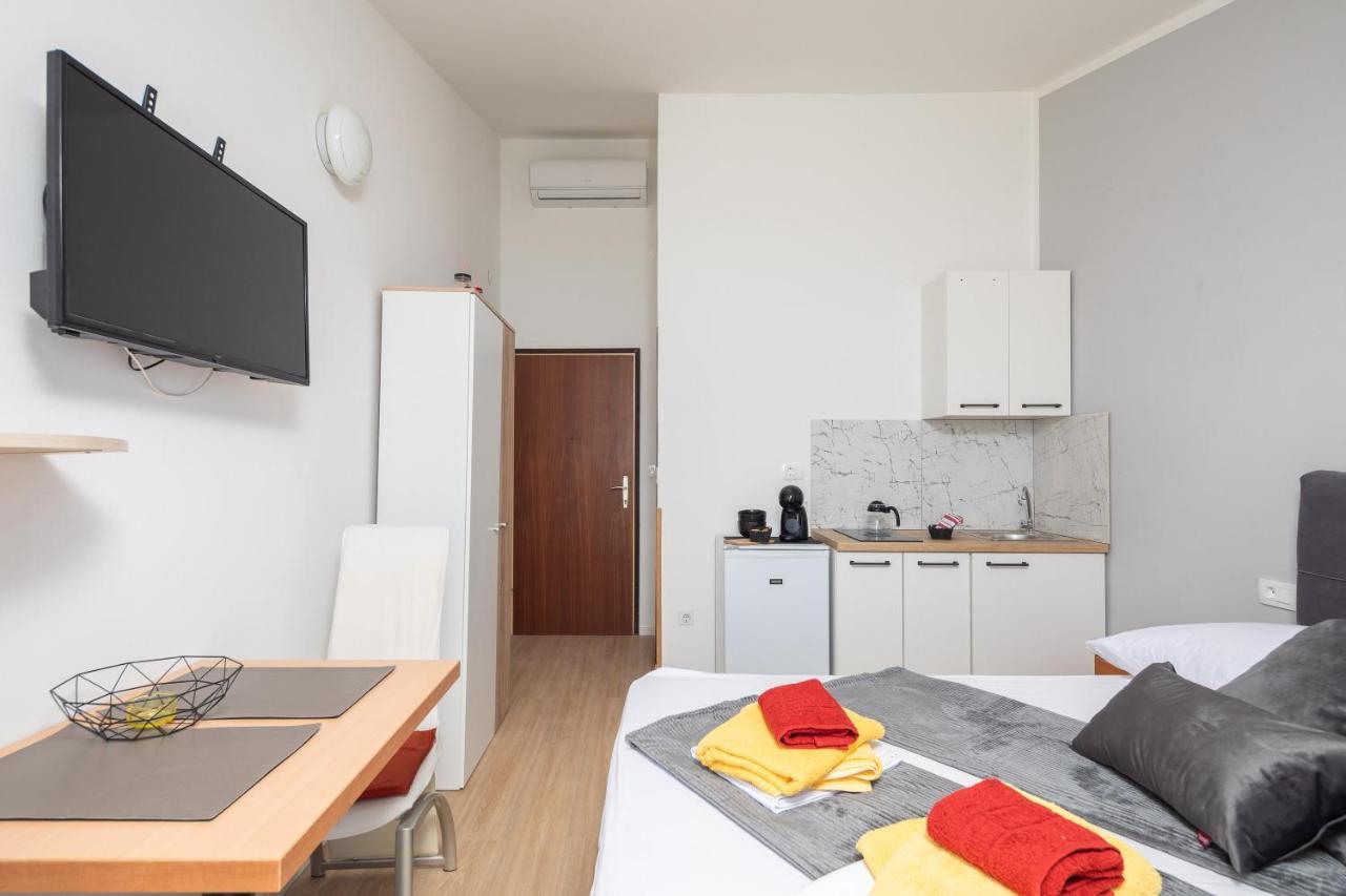 Beach Apartments Borovina Stanici Ngoại thất bức ảnh