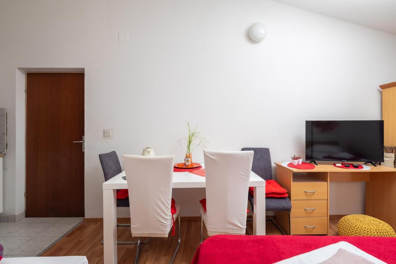 Beach Apartments Borovina Stanici Ngoại thất bức ảnh