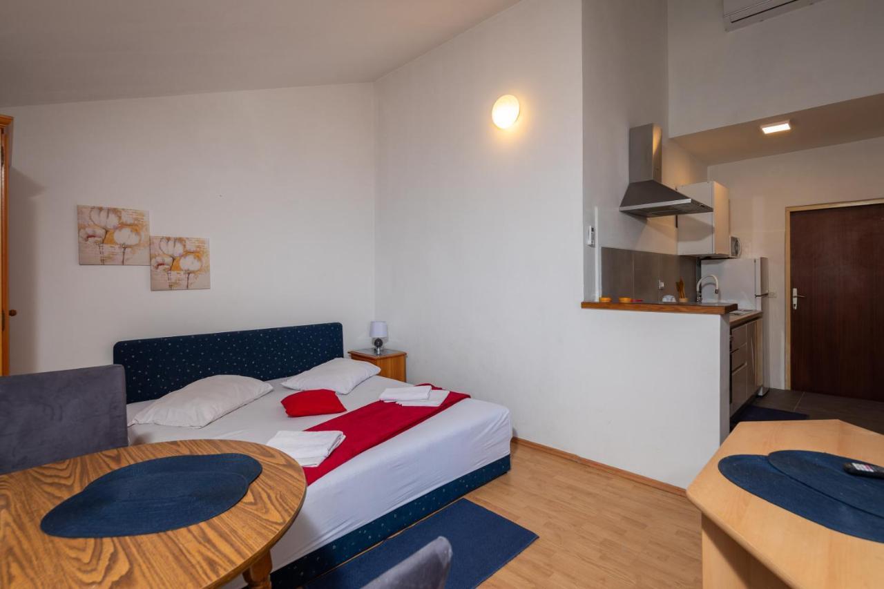 Beach Apartments Borovina Stanici Ngoại thất bức ảnh