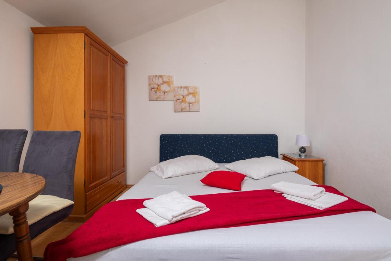 Beach Apartments Borovina Stanici Ngoại thất bức ảnh