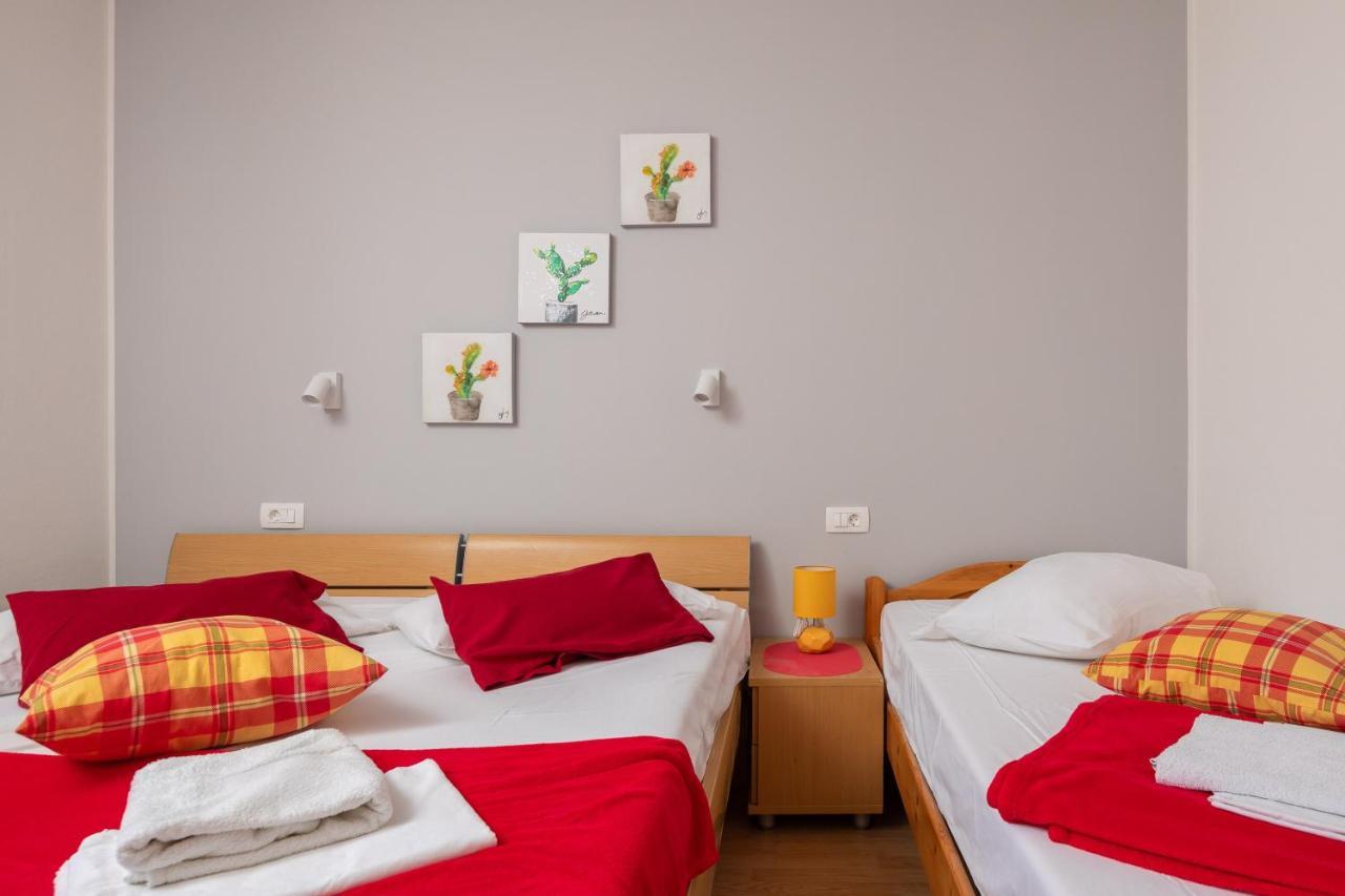 Beach Apartments Borovina Stanici Ngoại thất bức ảnh