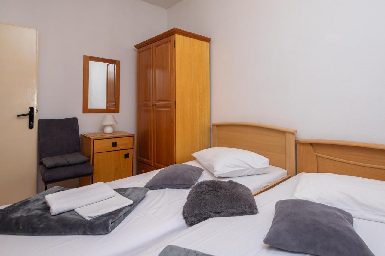 Beach Apartments Borovina Stanici Ngoại thất bức ảnh