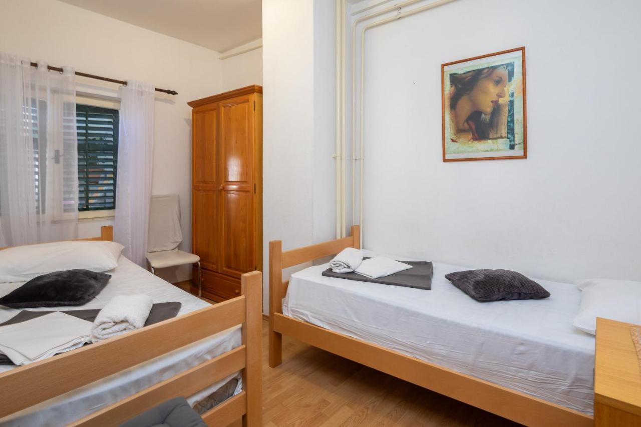 Beach Apartments Borovina Stanici Ngoại thất bức ảnh